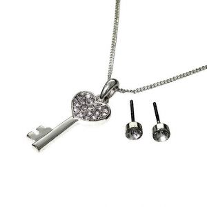 Set náušnic a náhrdelníku s přívěskem ve tvaru klíčku se srdíčkem