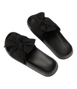 Pantofle s černou mašlí 2